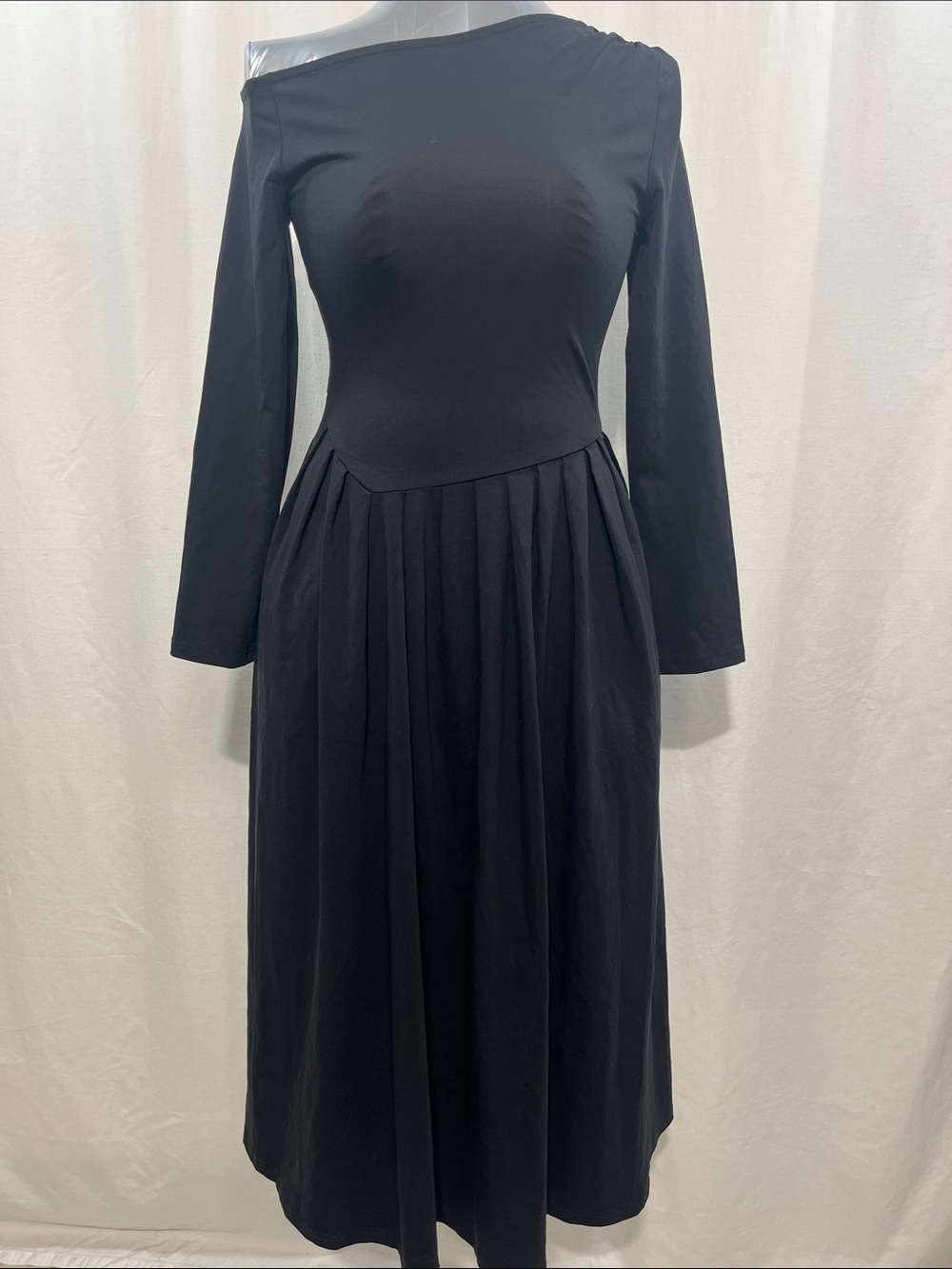 Elegant Black off one shoulder Long-Sleeve Pleated Midi Dress party casual